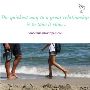Relationship freedom people walking on the beach illustration for How to make your relationship more free